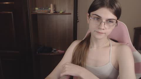 Snapshot of peralez_f chatting on 12.05.24 Farida online show from 12.05.24