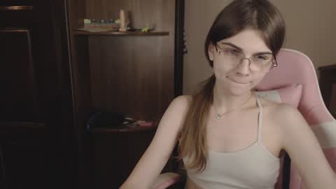 Snapshot of peralez_f chatting on 12.07.24 Farida online show from 12.07.24