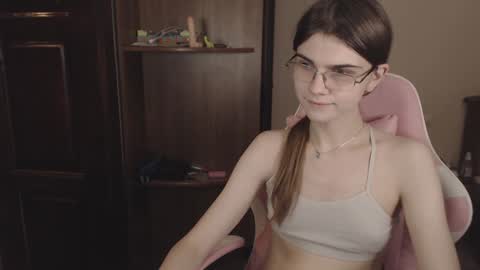 Snapshot of peralez_f chatting on 12.25.24 Farida online show from 12.25.24