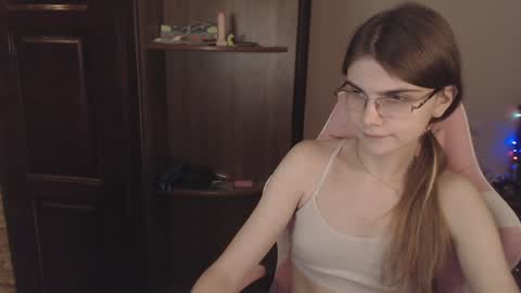 Snapshot of peralez_f chatting on 01.09.25 Farida online show from 01.09.25