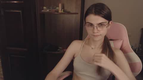Snapshot of peralez_f chatting on 01.11.25 Farida online show from 01.11.25