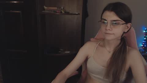 Snapshot of peralez_f chatting on 01.22.25 Farida online show from 01.22.25
