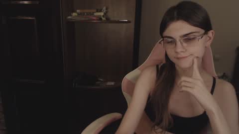 Snapshot of peralez_f chatting on 02.01.25 Farida online show from 02.01.25