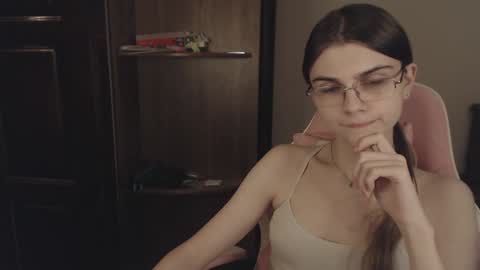 Snapshot of peralez_f chatting on 02.07.25 Farida online show from 02.07.25