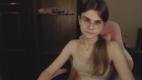 Snapshot of peralez_f chatting on 02.09.25 Farida online show from 02.09.25