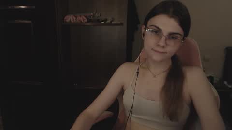 Snapshot of peralez_f chatting on 02.15.25 Farida online show from 02.15.25