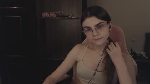 Snapshot of peralez_f chatting on 02.16.25 Farida online show from 02.16.25