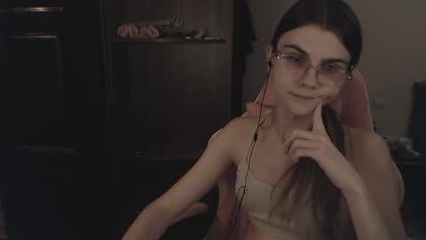 Snapshot of peralez_f chatting on 02.16.25 Farida online show from 02.16.25