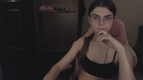 Snapshot of peralez_f chatting on 02.18.25 Farida online show from 02.18.25