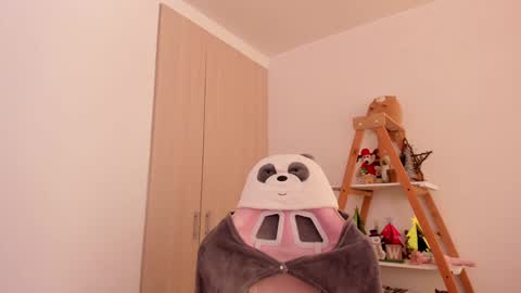 Snapshot of perfect__ana chatting on 12.20.24 Sarah Ana Banana online show from 12.20.24