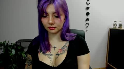 Snapshot of perfect_gabbie chatting on 12.18.24 Gabbie online show from 12.18.24