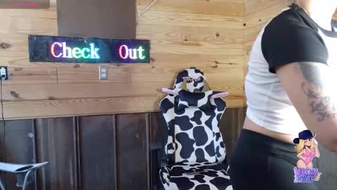 Wrenn Divine online show from 01.08.25