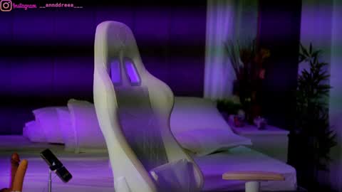 Snapshot of perfectt33n chatting on 10.07.25 Dee online show from 10.07.25