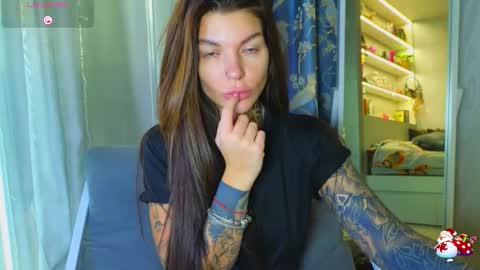 Snapshot of perfecttbaby77n chatting on 02.15.26 Anna online show from 02.15.26