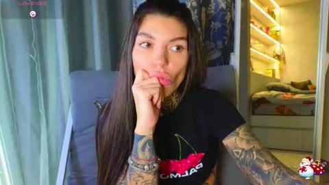 Snapshot of perfecttbaby77n chatting on 02.23.26 Anna online show from 02.23.26