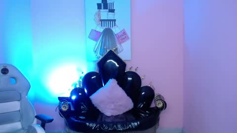Snapshot of perla_1x chatting on 05.18.26 PVT 6TK 10PM - 5AM COLOMBIA online show from 05.18.26