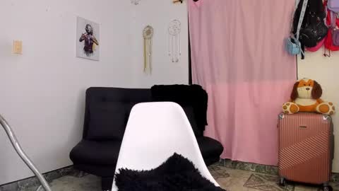 Snapshot of perla_kathy chatting on 02.13.25 Dulce maria online show from 02.13.25