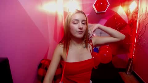 Snapshot of perla_red chatting on 02.14.25 PERLA RED online show from 02.14.25