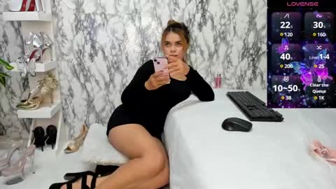 Perla Thompson online show from 02.22.25