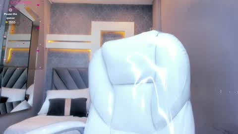 Snapshot of perlaevansx chatting on 02.27.25 PERLA online show from 02.27.25