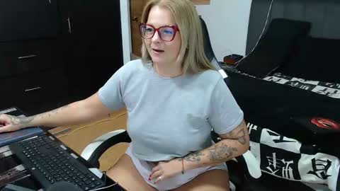 Snapshot of perlagoloza05 chatting on 04.19.26 goloza online show from 04.19.26