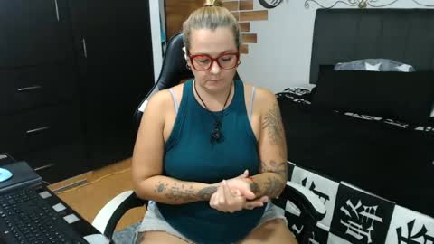 Snapshot of perlagoloza05 chatting on 06.17.26 goloza online show from 06.17.26
