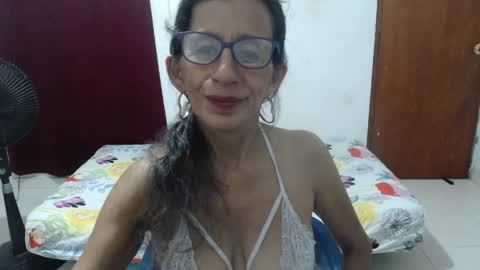 Snapshot of pervert_milf4uu_4 chatting on 03.27.26 luz online show from 03.27.26