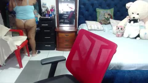 Snapshot of pervert_mommy_x chatting on 01.05.25 SAMY online show from 01.05.25