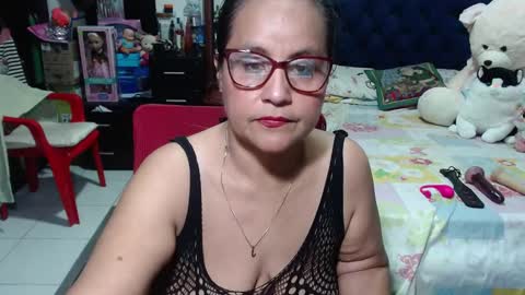 Snapshot of pervert_mommy_x chatting on 02.04.25 SAMY online show from 02.04.25