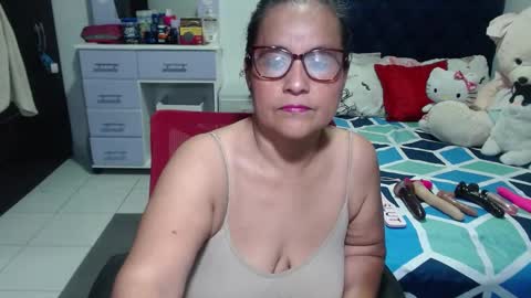 Snapshot of pervert_mommy_x chatting on 10.07.25 SAMY online show from 10.07.25