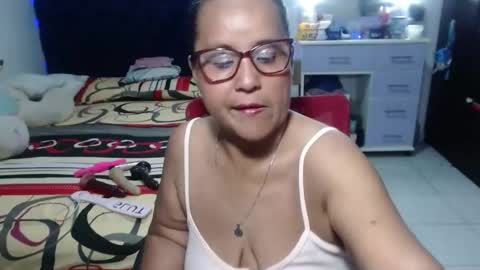 Snapshot of pervert_mommy_x chatting on 04.27.26 SAMY online show from 04.27.26