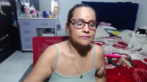 Snapshot of pervert_mommy_x chatting on 05.26.26 SAMY online show from 05.26.26
