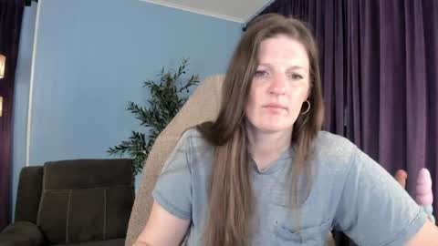 Snapshot of pessimistically_optimistic chatting on 04.28.26 Kelly online show from 04.28.26