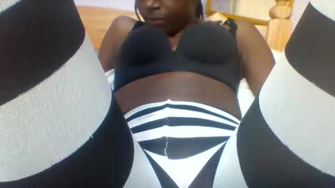 Snapshot of petite_ariana chatting on 02.07.26 ariana online show from 02.07.26