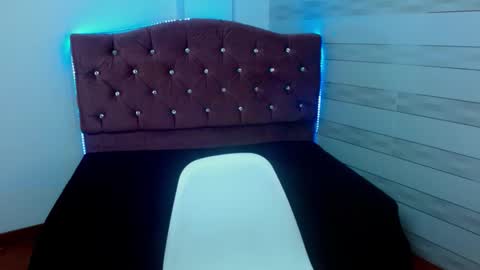 petite online show from 10.29.25