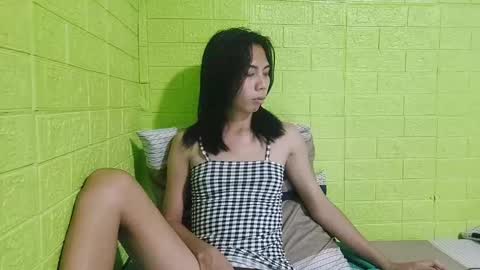 Snapshot of petite_dicklover chatting on 02.18.25 Yuriee online show from 02.18.25