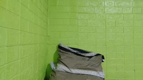 Snapshot of petite_dicklover chatting on 02.21.25 Yuriee online show from 02.21.25