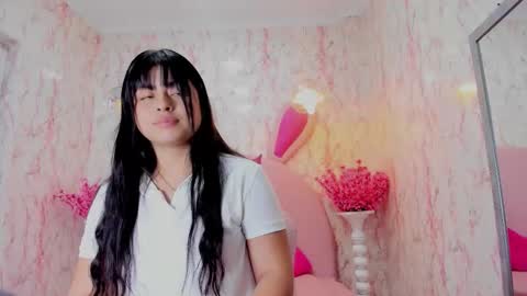 petite_emili online show from 11.05.25