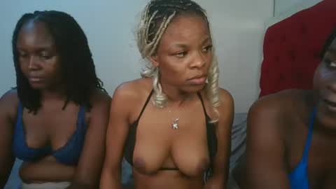 Snapshot of petite_luxe1 chatting on 06.23.26 Luxe online show from 06.23.26