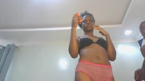 Snapshot of petite_luxe1 chatting on 07.23.26 Luxe online show from 07.23.26