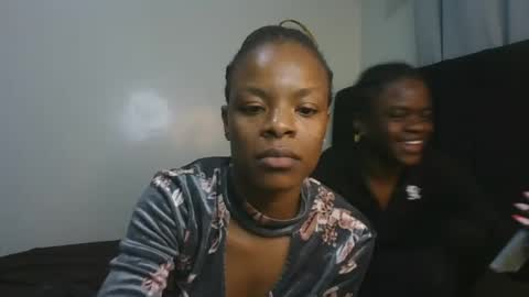 Snapshot of petite_luxe1 chatting on 07.27.26 Luxe online show from 07.27.26