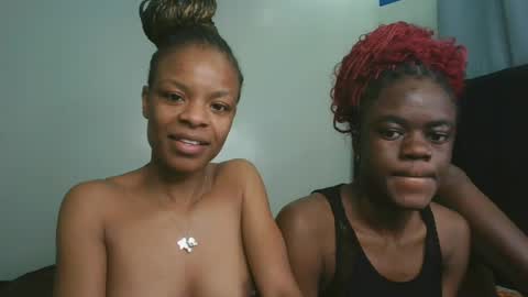 Snapshot of petite_luxe1 chatting on 07.29.26 Luxe online show from 07.29.26