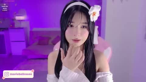 Snapshot of petite_marie_ chatting on 05.20.26 petite_marie_ online show from 05.20.26