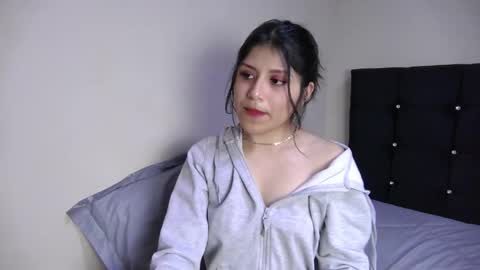 Snapshot of petite_paola chatting on 12.11.24 petite paola online show from 12.11.24