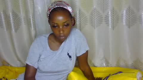 Snapshot of petite_tanya chatting on 02.14.25 Tanya online show from 02.14.25