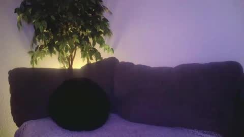 Snapshot of petite_treat_ chatting on 12.19.24 petite treat online show from 12.19.24