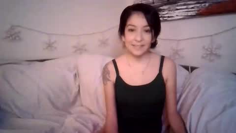 Snapshot of petite_treat_ chatting on 12.20.25 petite treat online show from 12.20.25