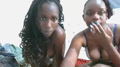 Snapshot of petiteblackjuicy chatting on 06.19.26 Amara online show from 06.19.26