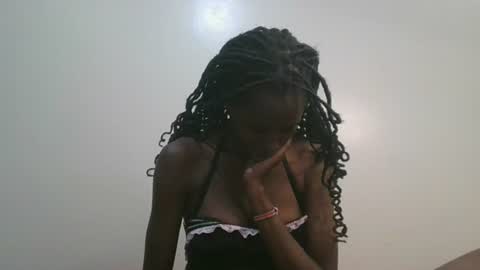 Snapshot of petiteblackjuicy chatting on 06.25.26 Amara online show from 06.25.26