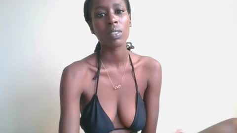Snapshot of petiteblackjuicy chatting on 06.29.26 Amara online show from 06.29.26